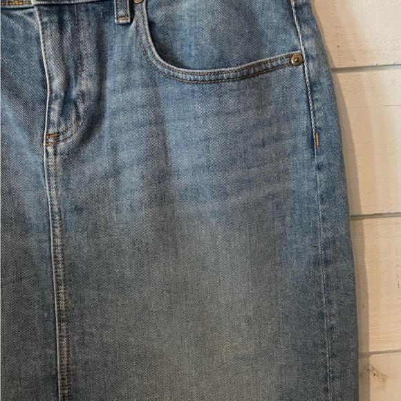 LOFT NWT Ann Taylor Loft Women's 10
Denim Pencil Skirt Raw Hem - Picture 5 of 12